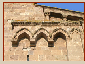 Sant'Antioco di Bisarcio - Particolare della facciata  - foto ©  Andrea Fancellu