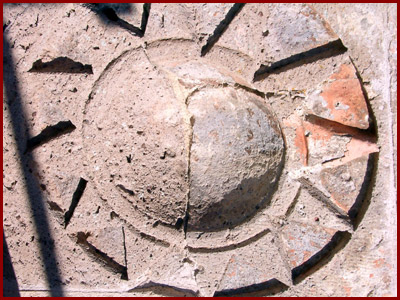 Sant'Antioco di Bisarcio / particolare della facciata - foto: �  Giusi Canalis